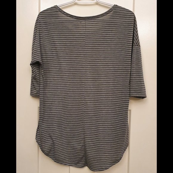 American Eagle Jegging Tshirt Grey with Black Stripes - Picture 4 of 5